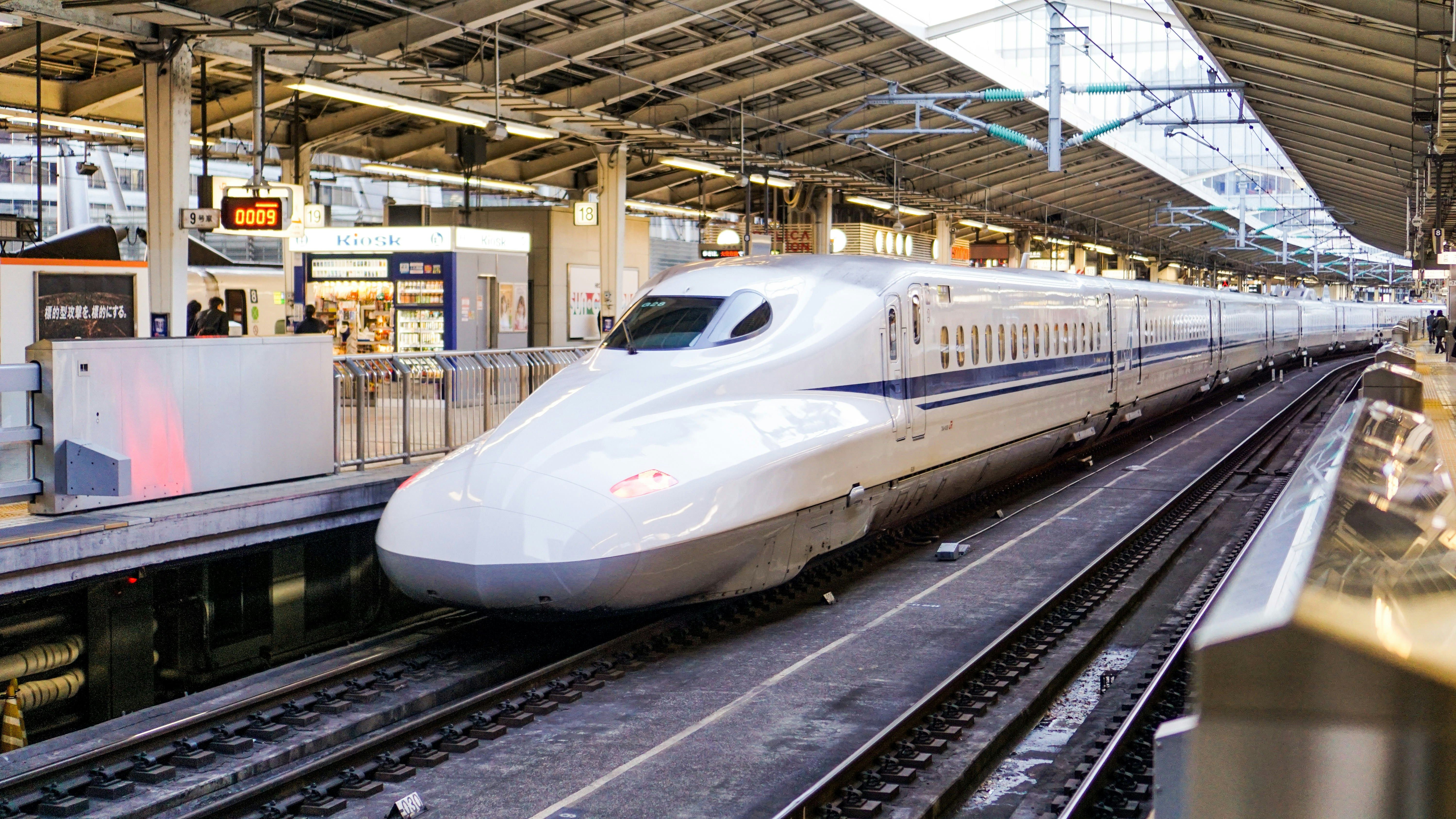 Shinkansen dans une gare au Japon