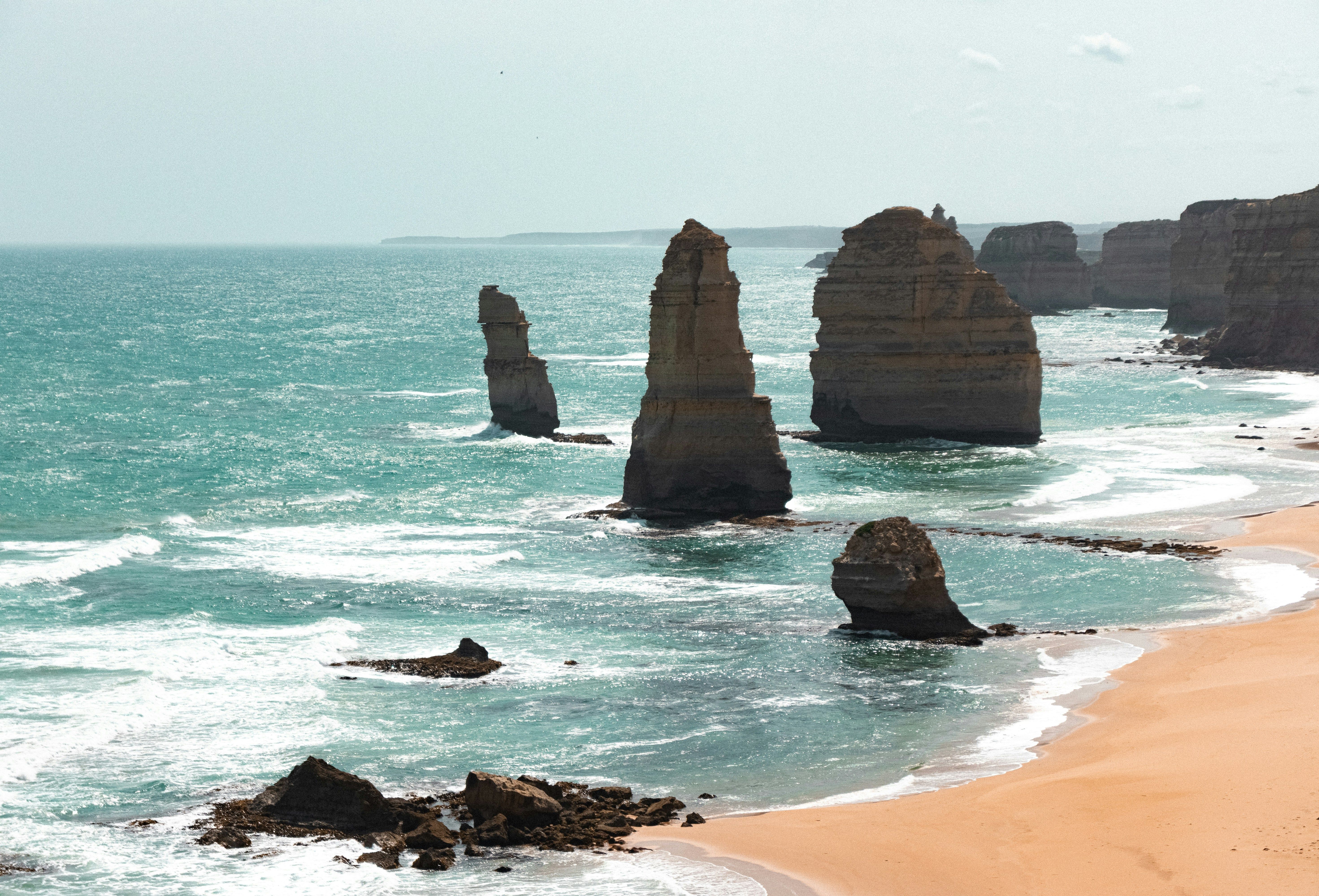 Voyage en Australie - Formations rocheuses des 12 apôtres bordant le littoral australien Formations rocheuses des 12 apôtres bordant le littoral australien