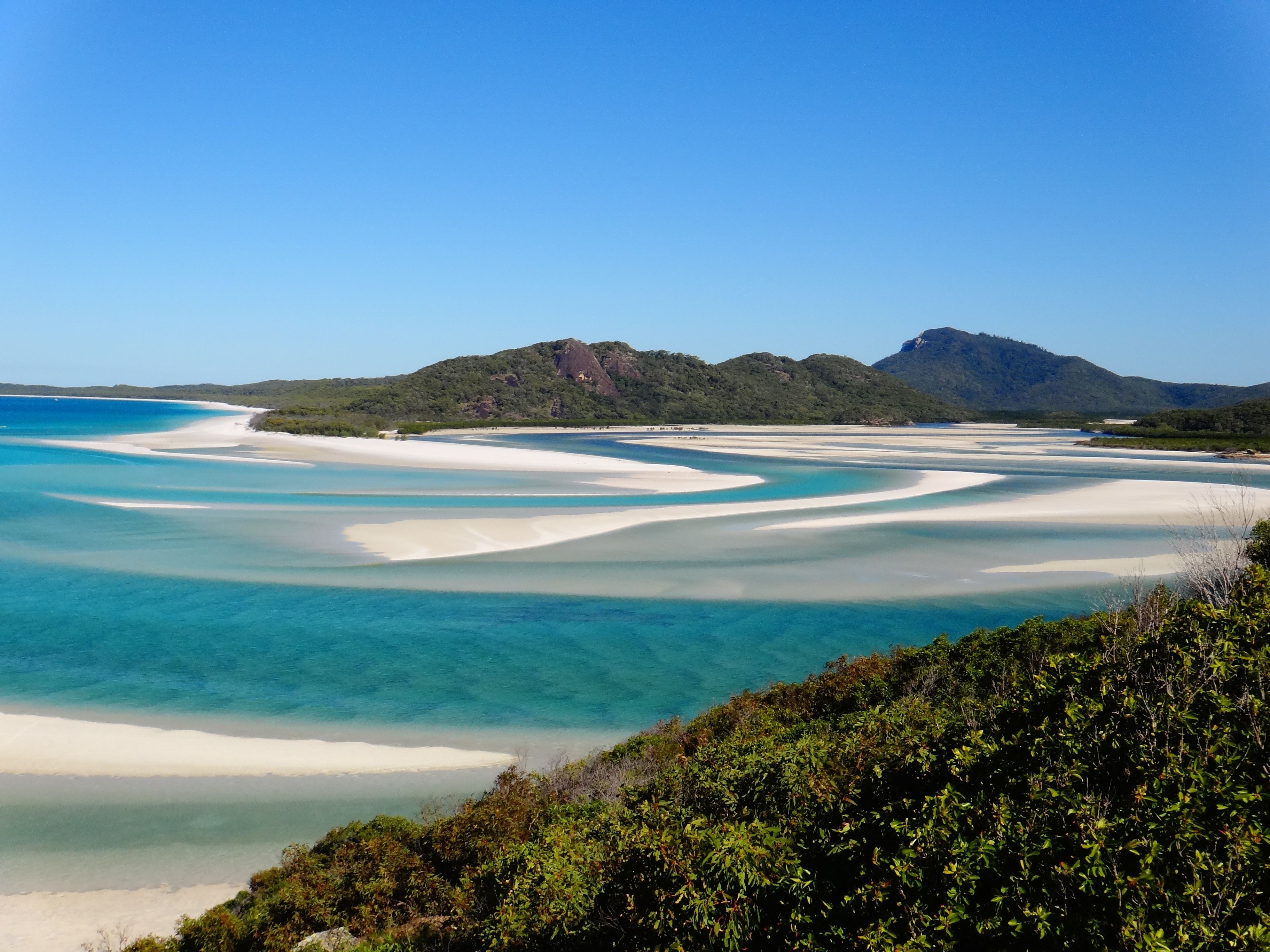 Voyage en Australie - Bancs de sable d'un blanc pur serpentant dans les eaux dégradées de turquoise et d'azur à Hill Inlet, sur l'île de Whitsunday Bancs de sable d'un blanc pur serpentant dans les eaux dégradées de turquoise et d'azur à Hill Inlet, sur l'île de Whitsunday