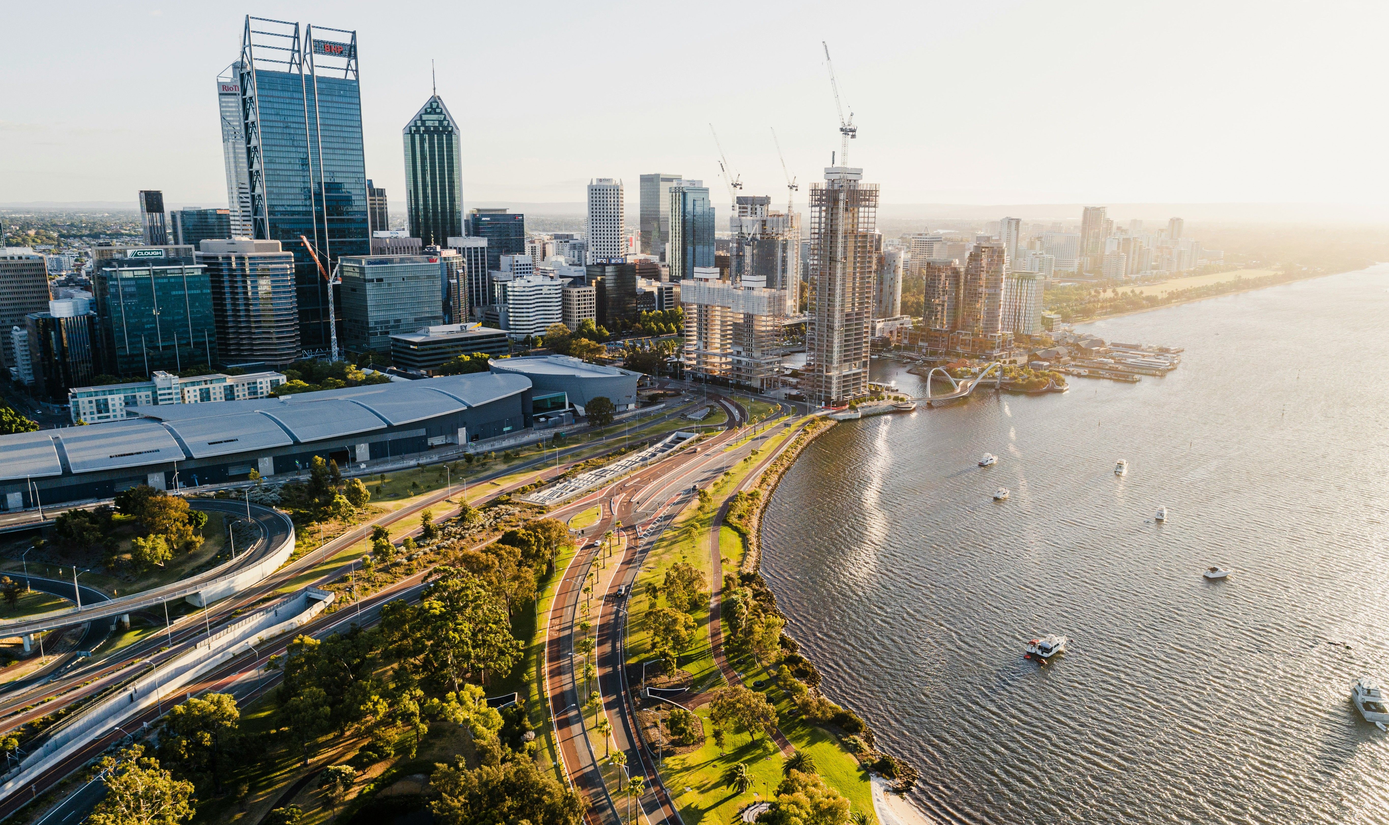 Panorama urbain de Perth bordant les rives de la Swan
