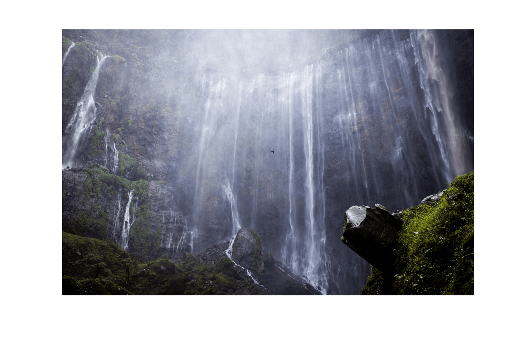 Voyage en Indonésie - Tumpak Sewu dans toute sa majesté avec trente cascades sur 180 degrés Voyage en Indonésie - Tumpak Sewu dans toute sa majesté avec trente cascades sur 180 degrés