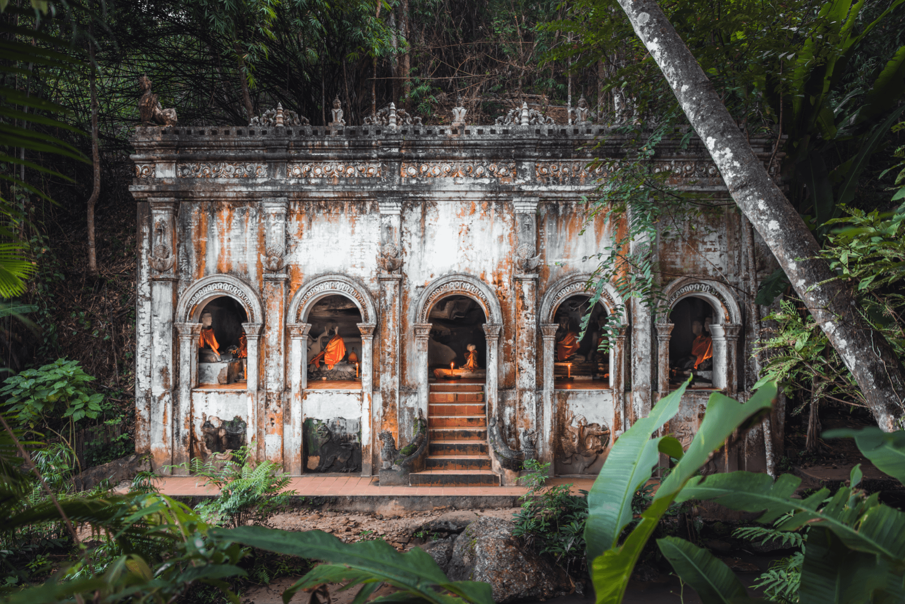 Voyage en Thaïlande - Wat Pha Lat, temple secret niché dans la jungle de Chiang Mai à mi-pente du Doi Suthep